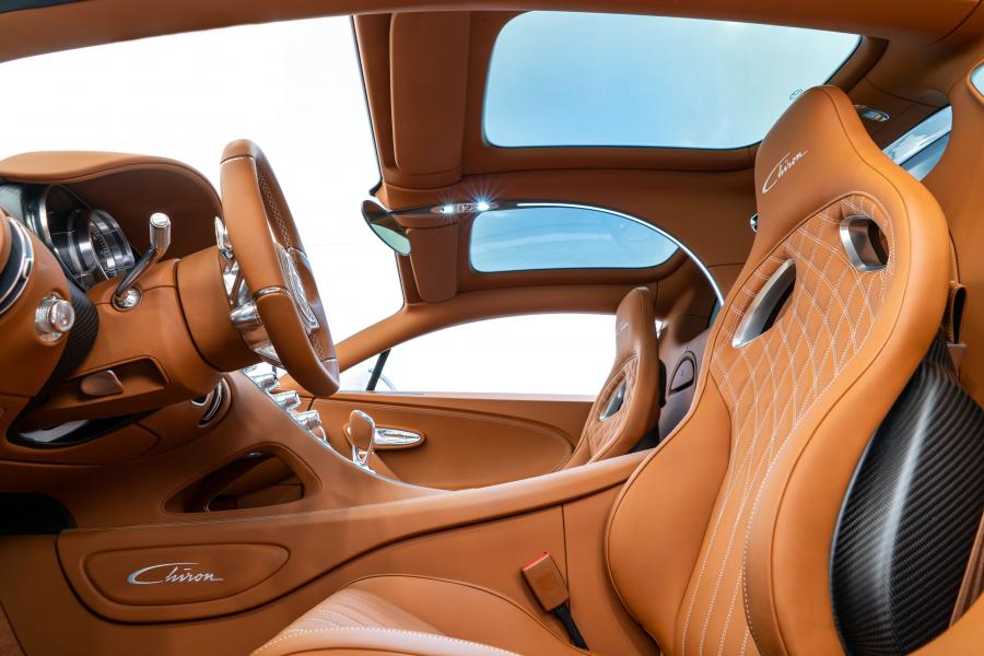 Интерьер Bugatti Chiron Sky View Show Car 2018 года  (фото 10 из 14)